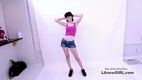 brunette godin verleid tijdens casting, krijgt massage en zaad