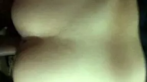 Mi amor y yo disfrutamos de un momento apasionado en la casita, follándola en posición de cuatro.