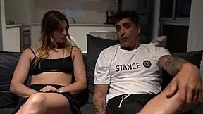 वह मुझे इतिहास पढ़ाने में मदद करता है और मैं उसके विशाल लंड पर कूद जाती हूं - केला बासी और एल नोनो