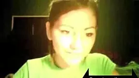 Teen with big tits and ass shows off dildo skills in webcam lap dance tutorial.