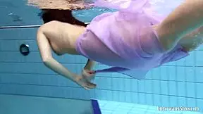 Aneta flaunts big tits in purple pool dress!