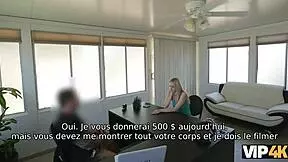 vip4k la jolie blonde allie rae donne sa poule mouillée à un agent de crédit