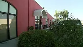 Scarlet Uses Big Boobs 😍