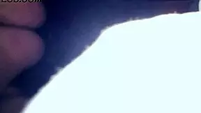 Mi padrastro me da duro por atrás y se la chupo hasta mojarme toda 😈