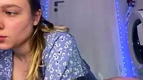 Teen gets incredible anal fucking with big dildo