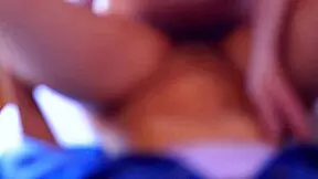 Ay, cuñada, ven y únete al compañero de tu hermana en esta casa de soltera para un rato divertido!