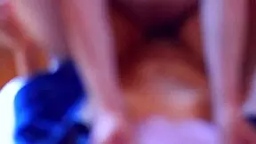 Ay, cuñada, ven y únete al compañero de tu hermana en esta casa de soltera para un rato divertido!