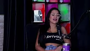 Emily Louise tries giving her ass for the first time but doesn't enjoy it quickly in this Brazilian casting