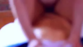 Ay, cuñada, ven y únete al compañero de tu hermana en esta casa de soltera para un rato divertido!