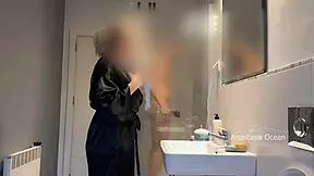 I caught my husband jerking off to my stepmom in the bathroom and joined them! 😏