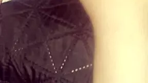 Colegiala tímida en escuela come verga estudiando afuera, video casero