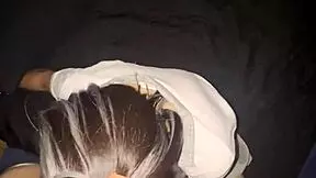 Colegiala tímida en escuela come verga estudiando afuera, video casero