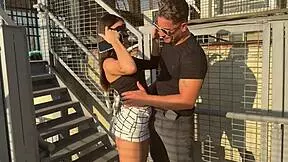 Transei na escada com meu chefe do trabalho, moaning wetly during fisting foreplay and cumshot.