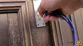 Hunt4K magnificent babe genie oralsex und pussy ficken fur geld