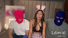 a mi traje de conejita le hace falta la colita de conejo