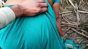 OUT DOOR SUGARCANE FIELD SEXY MARRIED GIRLFRIEND KO CHODA FULL HARD SEX