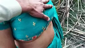OUT DOOR SUGARCANE FIELD SEXY MARRIED GIRLFRIEND KO CHODA FULL HARD SEX