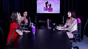 Slet Demonstreert Haar Pijpbeurt En Toont Haar Gladde Kut Die Lekker Twerkt Terwijl Ze Haar Tieten Laat Zien - Karol Redxxx