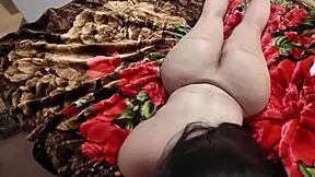 گذاشتن کیر لای سینه و پستون و گاییدن داف کون گنده و کص مشتی ایرانی