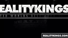 Whoa! Can Moms Really Lick Teen 18+s Like Bonnie Grey And Cassandra Cain In Bonnies Booty?