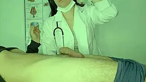 Medicinska sestra skrbi za pacienta s priapizmom