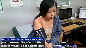 데시 인디안 틴 18+가 실내에서 그녀의 놀라운 보지와 티츠 보여줘