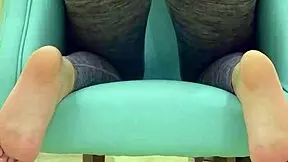 Teen babe contrasts workout tease on sugar daddy in tight leggings