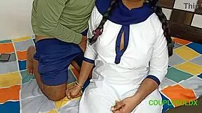 स्कूल में छोड़ कर आओ ना भैया मुझे उठने लेट हो गया था