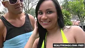 Mike v Braziliji prejme darilo od Celiny Salles