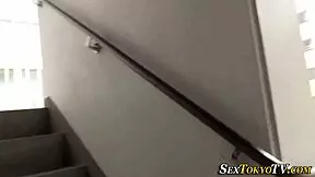 สาวเอเชียนตัวเล็กถูหีข้างนอกในมัสเตอร์เบชั่นสาธารณะความละเอียดสูง