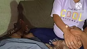 Horúci indický nevlastný brat jebe švagrinú v kúpeľni análne