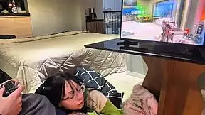 Perfect blowjob while playing Call of Duty 3, Amberzinha!