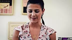 Can naive kylie rocket resist giving her virginity?