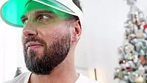 Slut brunetă micuță atrage două pule să-i acopere fața cu glazură!