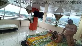 de viaje con la esposa de mi jefe nos tocó compartir la cama y le deje toda mi leche adentro en el hotel 1-2 fullonxred