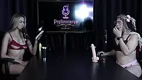 Teve Que Tirar A Roupa No Jogo Do Já Fez E Ela Mostrou Seus Lindos Peitos E A Buceta - Sofie Lollipop Transsexual Sheer Red