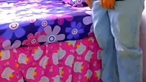 No puedo creerlo mi vecina cogiendo con la ventana abierta ¿me preguntó si podría unirme también que ganas de que me follen así de rico