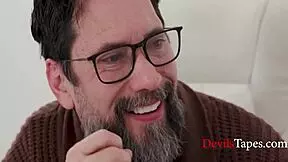 Forfatter elsker prosaen sin og busty hoer