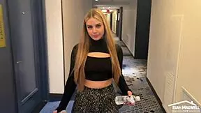 Teen Twerks Big Cock