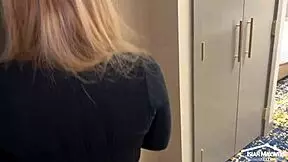 Teen Twerks Big Cock