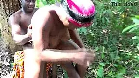 Naughty young woman took off condom to fuck bare got huge cum inside her pussy 😈