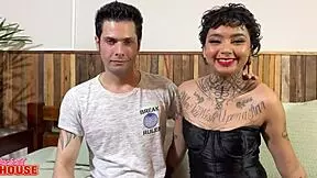 hey, gata mignon in a wild threesome with boyfriend and friend 😈