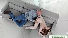 Hey, redhead babe rides big cock with licks 😏