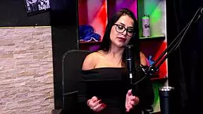 Gledal sem, kako je deklica omedlela med seksom, dobila škropilni orgazem in se borila s težkimi položaji