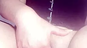 mi madrastra se masturba gritando mi nombre 😍