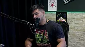 Gledal sem, kako je deklica omedlela med seksom, dobila škropilni orgazem in se borila s težkimi položaji