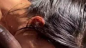 Snivá brunetka dáva nefiltronaný blowjob - zvládneš to? Amatérsky pár.