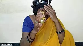 South Mallu Aunty Takes Big Banana In Pussy