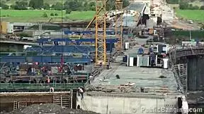 젊은 블론드 귀염둥이 야외에서 두 남자한테 세게 박혀!