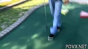 Ung lovlig alder 18+ jente driver hard knulling og suging på kamera, når orgasme i hardcore POV